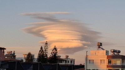 Hatay'da mercek bulutlarından görenleri şaşırttı