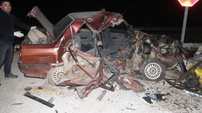 Korelileri taşıyan minibüs ile otomobil çarpıştı: 1 ölü 7 yaralı