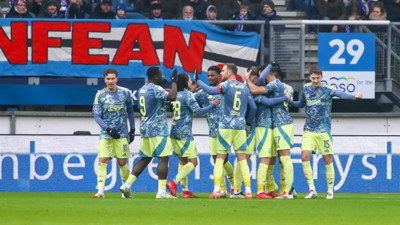 Ajax, Heerenveen’i mağlup edip liderle farkı 1'e indirdi