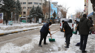Van'da ulaşıma 'kar engeli! 255 yerleşim yeri kapandı: 25 santimetreyi buldu