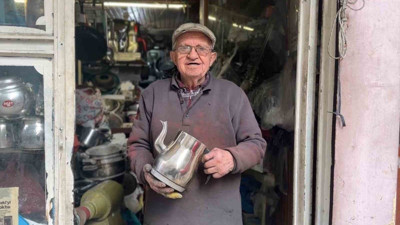 39 yıldır ekmeğini çaydanlıktan çıkarıyor