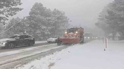 Uludağ’da yoğun tipi: Zincirsiz araç girişi yasaklandı