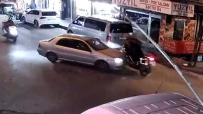 Polisler kaza yaptı