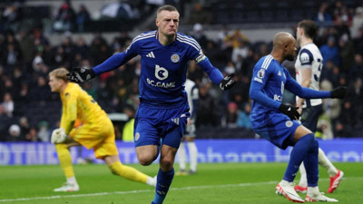 Leicester, Tottenham'ı evinde yıktı