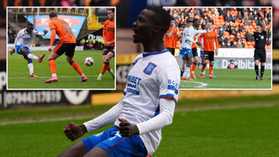 Rangers, Dundee United engelini rahat aştı