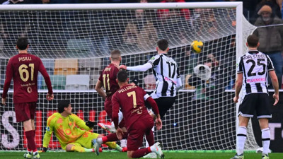 Roma, Udinese'yi deplasmanda 2-1 mağlup etti