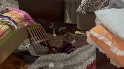 Şaşkına çeviren görüntü... Uyurken odasının zemini çöktü!