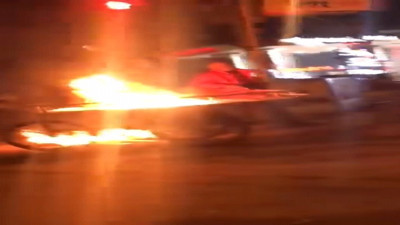 Seyyar satıcı dehşet saçtı! Alev topuna dönen tezgah kamerada...