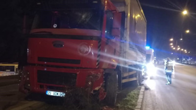 Direksiyon başında rahatsızlanan kamyon sürücüsü hayatını kaybetti