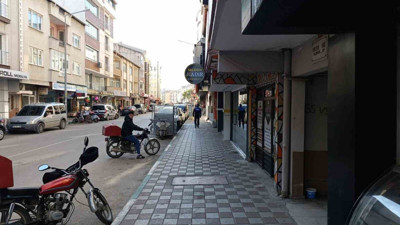 Karacabey’de kaldırım işgalleri sona erdi