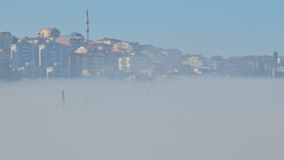 Şehir siste kayboldu! Mesafe 20 metreye düştü: Görenler şaşkına döndü