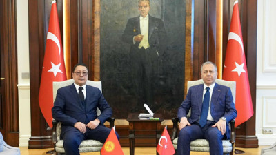İçişleri Bakanı Yerlikaya, Kırgızistan Acil Durumlar Bakanı Ajikeyev'i kabul etti