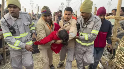 Hindu festivali izdihama dönüştü: Çok sayıda ölü var