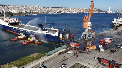 Kuru yük gemisi alev aldı