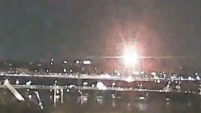 ABD'de yolcu uçağı ile helikopter çarpışarak düştü! Kaza anı kamerada