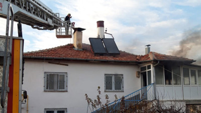 Neşet Ertaş'ın kız kardeşinin evi yandı
