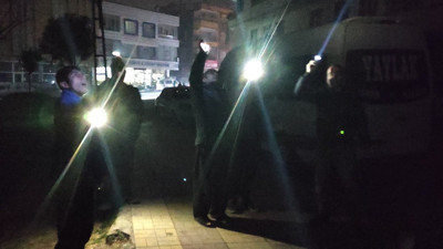 DEDAŞ trafosu patladı, mahalle karanlığa gömüldü