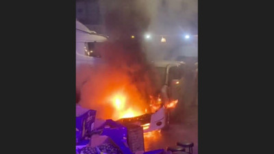 Bursa Kent Hali'nde park halindeki araç alev aldı: Korku dolu anlar kamerada