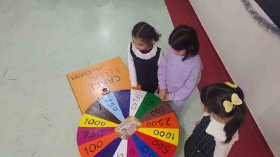 Çarkıfelek yarışmasıyla çocuklar hem eğlendi hem öğrendi