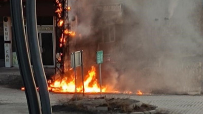 Elektrik direğinde korkutan yangın