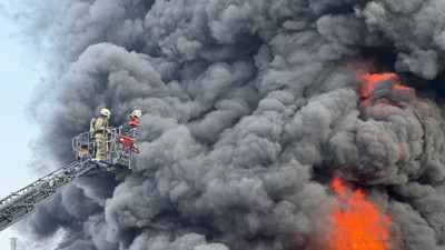 İstanbul'da yangın dehşeti! Alevler diğer iş yerlerine de sıçradı