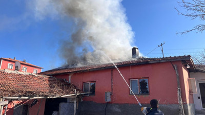 Çorum'da alevlere teslim olan ev kullanılamaz hale geldi