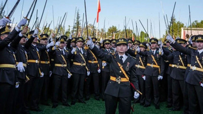 İlber Ortaylı'dan flaş teğmenler açıklaması: "Ayasofya'da hutbeyi okuyan elinde kılıç tutuyorsa..."