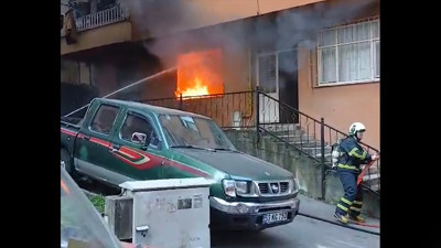 4 katlı binada korkutan yangın!