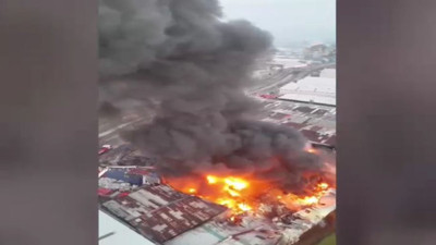 Bursa'da yangın dehşeti! Geri dönüşüm tesisinde başladı, tekstil fabrikasına sıçradı