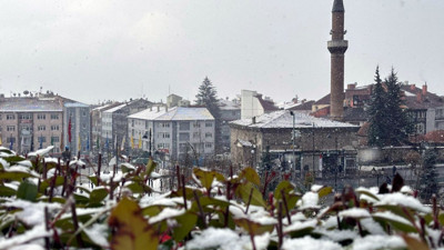 Bolu kent merkezine de kar düştü