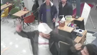 Şoke eden anlar! Lokantaya pala ve silahlı baskın