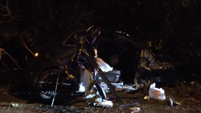 Alkollü sürücü direğe çarptı, mahalleyi elektriksiz bıraktı