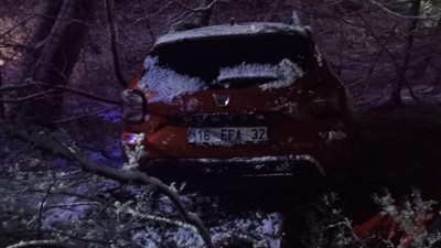 Karlı yolda 15 metreden uçtu! 5 kişi yaralandı