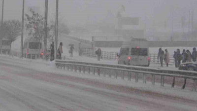 Bitlis'te kar yolları kapandı! 111 köy yolu ulaşıma kapandı