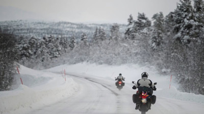 Kocaeli’de kar yağışı nedeniyle skuter ve motosikletlerin trafiği çıkışı yasaklandı