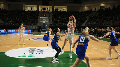 Potanın Perileri İzlanda'yı devirdi