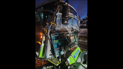 Körfez’de korku dolu anlar! Özel Halk otobüsü ile Kar kürüme aracı ile çarpıştı! 9 yaralı