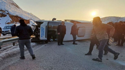 Malatya'da yolcu minibüsü devrildi!