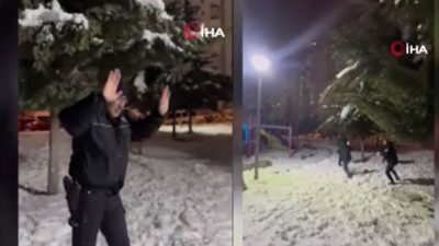 Kayseri'de polisler gençlerle kartopu oynadı