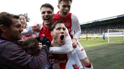 Ajax iki gollü galibiyetle zirveye yerleşti