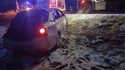 Çorum’da kaygan yolda otomobil takla attı: 3 yaralı