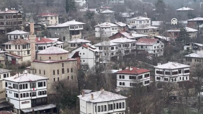 Safranbolu'nun tarihi konakları beyaz örtüyle kaplandı