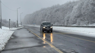Kar yağışının etkili olduğu Bolu Dağı’nda ulaşım sağlanıyor