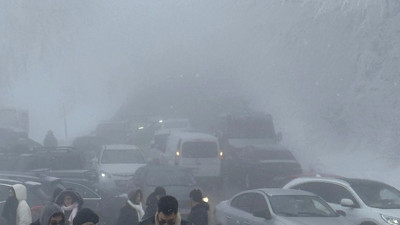 Kartepe Kayak Merkezi’nde hafta sonu yoğunluğu! Araçlar yolda mahsur kaldı