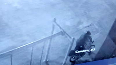 Şanlıurfa’da apartmandaki ayakkabı hırsızlığı kamerada