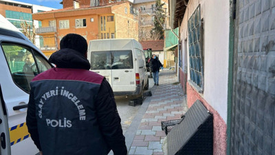 Oğlu tarafından sırtından bıçaklandı!