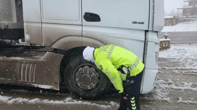 Kış lastiği olmayana geçiş yok!