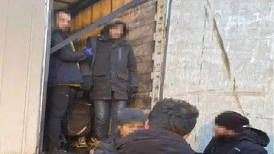 Kaçak yollarla yurda giren göçmenler tır dorsesinde yakalandı