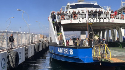 Çanakkale Boğazı'nda feribot paniği! İskeleye yanaştırıldı
