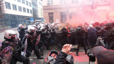 Belçika'da göstericiler ile polis arasında gerilim